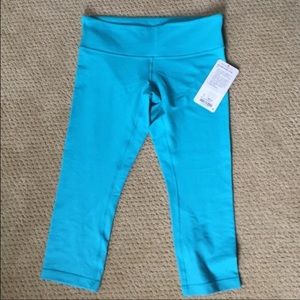 NWT Wunder Under Crop size 8